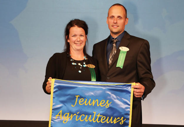 Simon Michaud et Mylène Bourque remportent le titre de Jeunes agriculteurs d’élite du Canada. Crédit photo : Gracieuseté de Jeunes agriculteurs d’élite, section Québec
