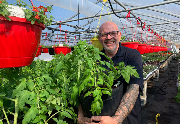 André Carbonneau cultivera des légumes dans deux de ses serres en juillet, une fois la saison horticole terminée. Photo : Gracieuseté d’André Carbonneau