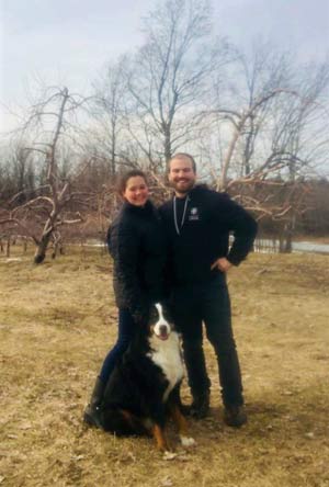 Marc-Antoine Arsenault-Chiasson et Audrey-Anne Lussier prendront possession de leur verger le 1er mai. Photo : Gracieuseté de la Ferme cidricole Équinoxe