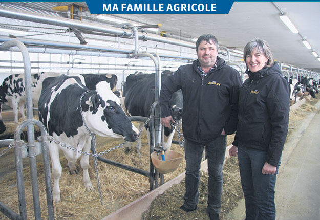 Ayant acheté la ferme en 1987 d’un transfert non apparenté, Jean-François Beaudoin possédait à l’époque une vingtaine de vaches laitières. En 1992, sa femme Édith Gagné s’est jointe comme copropriétaire à l’entreprise agricole, qui compte désormais 160 têtes, dont 70 vaches laitières. Photos : Véronique Demers