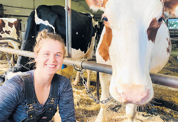 À l’âge de 23 ans, Mélissa Corriveau a réalisé son rêve de posséder sa propre ferme laitière dans Bellechasse. Photos : Gracieuseté de Mélissa Corriveau