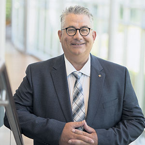 Le président d’Agropur, Roger Massicotte, a accordé une entrevue à La Terre, quelques jours avant l’assemblée générale annuelle de la coopérative. Photo : Gracieuseté d’Agropur
