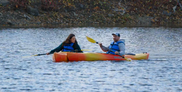 La technique de Martin en kayak est peut-être à retravailler, mais au moins, Audrey et lui ont eu beaucoup de plaisir tout au long de l'activité.