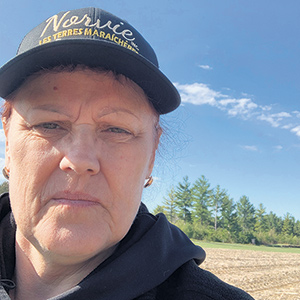 Sylvie St-Yves a perdu 1,6 hectare d’asperges dont la levée a été précoce, en raison de gels. Photo : Gracieuseté de Sylvie St-Yves