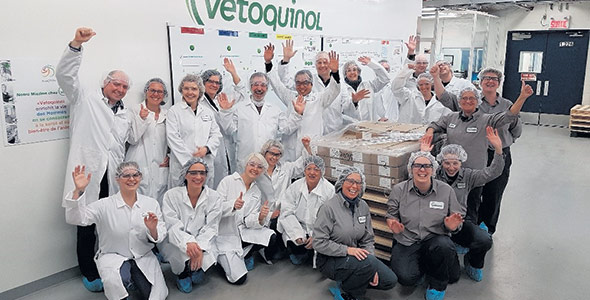Premières palettes du produit Folltropin entièrement fabriqué dans l'usine de Princeville.
