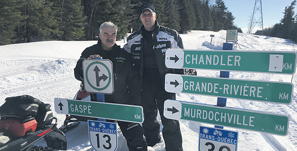 Sylvain Beaudry (à droite) et son ami Fernand Gagnon, du Manitoba, lors d’un voyage en Gaspésie.