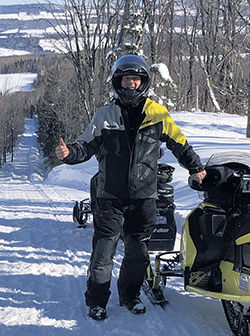 Encore aujourd’hui, c’est sur les pistes enneigées du Québec et de l’Ontario que Sylvain Beaudry redécouvre chaque année les plaisirs de l’hiver.