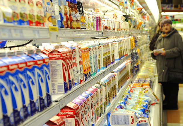 Les ventes de lait de consommation, qui avaient grimpé durant la pandémie, redescendent avec les mesures de déconfinement. Crédit photo : Archives/TCN