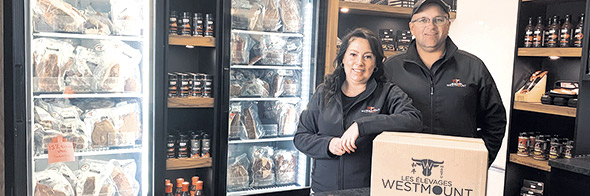 La boutique à la ferme, créée au début de la pandémie, connaît une forte affluence, au grand bonheur d’Isabelle Giroux et Michel Vachon.