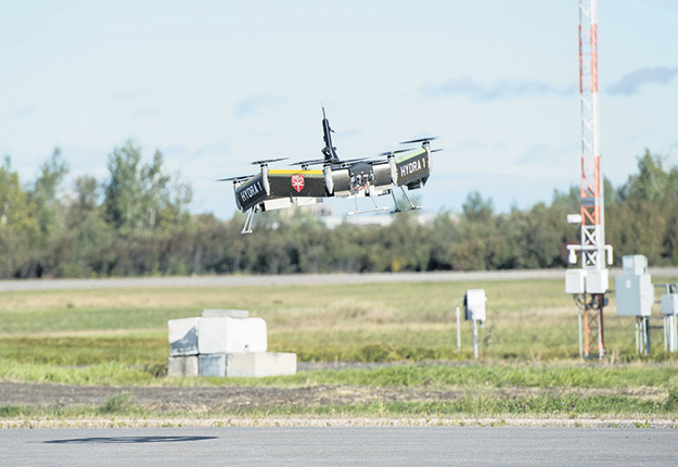 Les pilotes qui désirent manœuvrer un drone de plus de 250 g doivent se munir d’un permis auprès de Transports Canada. Photo : Gracieuseté du Centre d’excellence sur les drones d’Alma