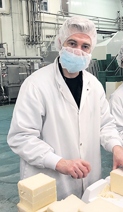 Luc Boivin, de la Fromagerie Boivin, anticipe que certains de ses fromages lui coûteront entre 10 et 11 % plus cher à produire. Photo : Gracieuseté de Luc Boivin