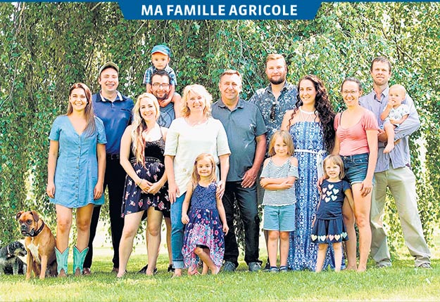 Les six enfants de Pascal Parideans et Nathalie Tremblay évoluent aussi en agriculture. Photos : Gracieuseté de la famille Parideans