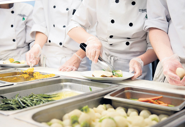 L’Institut de tourisme et d’hôtellerie du Québec a développé un outil pour accompagner les gestionnaires de services alimentaires institutionnels en matière d’approvisionnement local. Photo : Gracieuseté de l’ITHQ