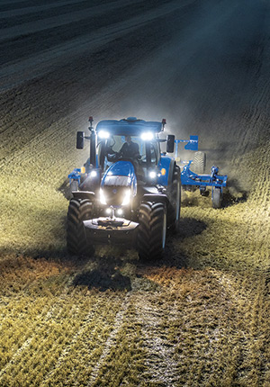 Le T7 315 offre une puissance maximale culminant à 313 ch et est équipée de la technologie ECOBlue 2.0 pour répondre aux normes antipollution.