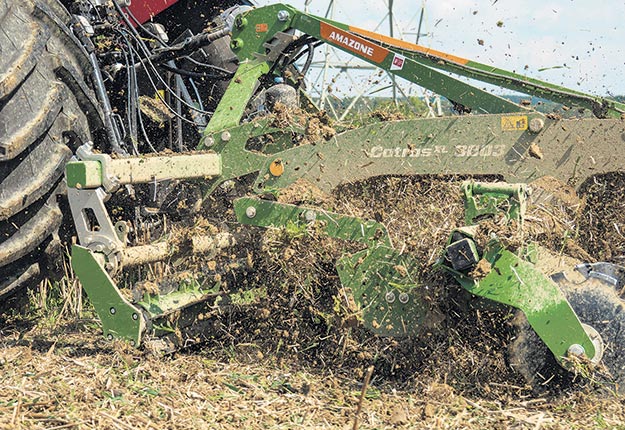 Avec une faible demande de puissance, le déchaumeur Catros XL 3003, d’Amazone, produit un volume important de terre fine, favorisant ainsi des conditions de germination idéales.