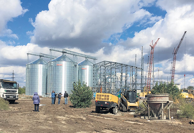 L’appui financier du Canada a notamment mené à la construction d’un centre de grains, propriété de la coopérative céréalière locale. Photo : Gracieuseté de Jocelyn Michon