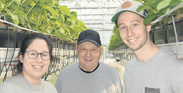 Pour Véronique et Étienne Lavoie, travailler avec leur grand-père Jean-Yves est une chance exceptionnelle.