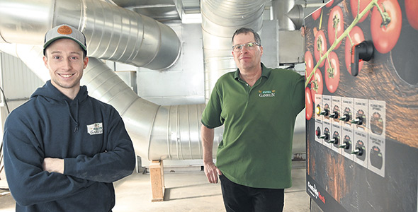 Étienne et Sylvain Lavoie et ont eux-mêmes installé l’imposant système de conduits de distribution de la chaleur, avec l’aide de Ghislain, le frère de Sylvain. 