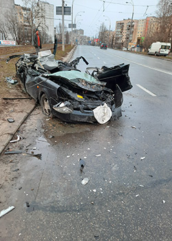 Les chars d’assaut russes qui pénètrent les lignes de défense ukrainiennes à Kyiv causent d’importants dommages matériels.