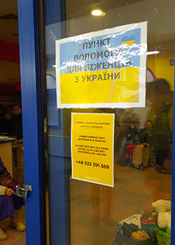 En chemin, le Québécois d’adoption a visité un centre de réfugiés ukrainiens à Lublin en Pologne.