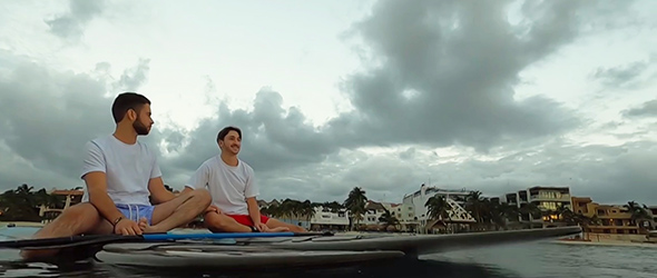 Un souvenir inoubliable pour Luka : « Faire du paddle board au Mexique, dans l’eau chaude, avec un gars trop sexy. »