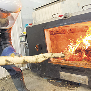 L’évaporateur au bois à haute efficacité permet de diminuer les coûts de production comparativement à des modèles à l’huile.