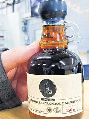 L’érablière identifie son meilleur sirop de l’année dans une bouteille spéciale afin de le faire découvrir à sa clientèle.