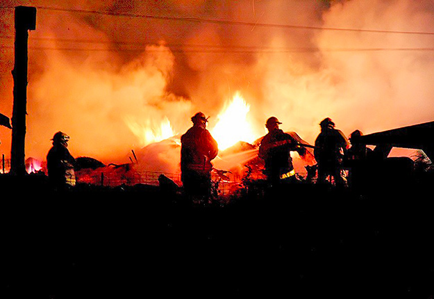 Au Québec, des incendies se déclarent en moyenne quatre fois par semaine dans des bâtiments agricoles. Photo : archives/TCN