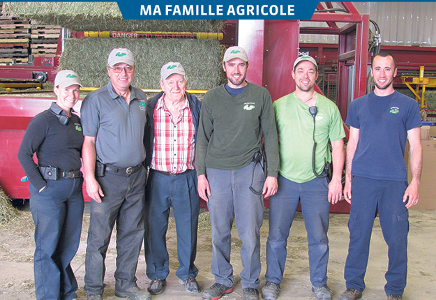 De gauche à droite : Audrey Mailloux, Luc, Roger, David, Alain Maheu (employé de Norfoin depuis une dizaine d’années) et Mathieu Normandin. Photo : Claude Fortin
