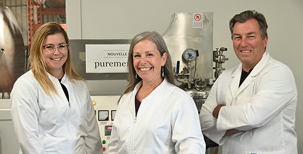 Marie-Michèle Dubois compte profiter de l’expertise et de l’expérience des fondateurs de l’entreprise, sa mère Johanne Barrette et le conjoint de cette dernière, Stéphane Allaire. Photo : Pierre Saint-Yves