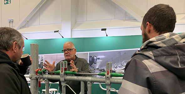Sylvain Daigneault, directeur des ventes chez Dairy Lane System, un distributeur de barrières et de stalles pour les stabulations libres dans l’Est du Canada, est l’un des rares à avoir admis que les dernières années ont été « très ordinaires ». Photo : Caroline Morneau/TCN