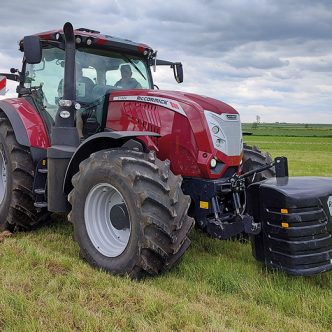 Le manufacturier McCormick a musclé ses tracteurs de série X7. Son modèle le plus puissant bénéficie désormais d’une motorisation de 240 chevaux. Photo : Gracieuseté de McCormick