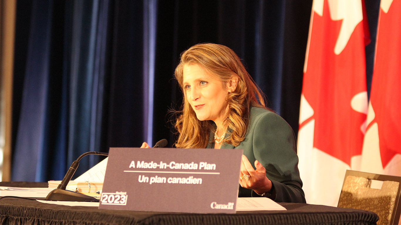 La ministre fédérale des Finances, Chrystia Freeland, a déposé son budget fédéral 2023, le 28 mars, à Ottawa. Photo : Caroline Morneau/TCN