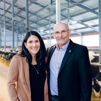 Serge Gosselin a d’abord été technicien en prévention avant de créer son cabinet il y a plus de 30 ans. Bien qu’il ait transmis les rênes à sa fille Karine en 2017, il reste impliqué et garde un intérêt pour le secteur agricole.