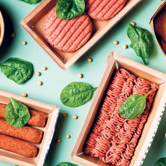 Les substituts de viande produits à partir de plantes connaissent des ventes à la baisse qui pourraient cependant remonter, indique l’analyste JP Frossard. Photo : Antonina Vlasova / Shutterstock.com