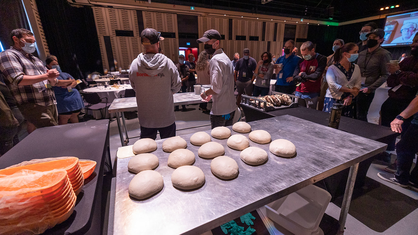 La première édition de Culture pain, qui s’est tenue en 2021, a rassemblé une centaine d’acteurs de la filière du pain, dont environ le tiers était des producteurs, selon Rudy Laixhay. Photo : Alain Blanchette