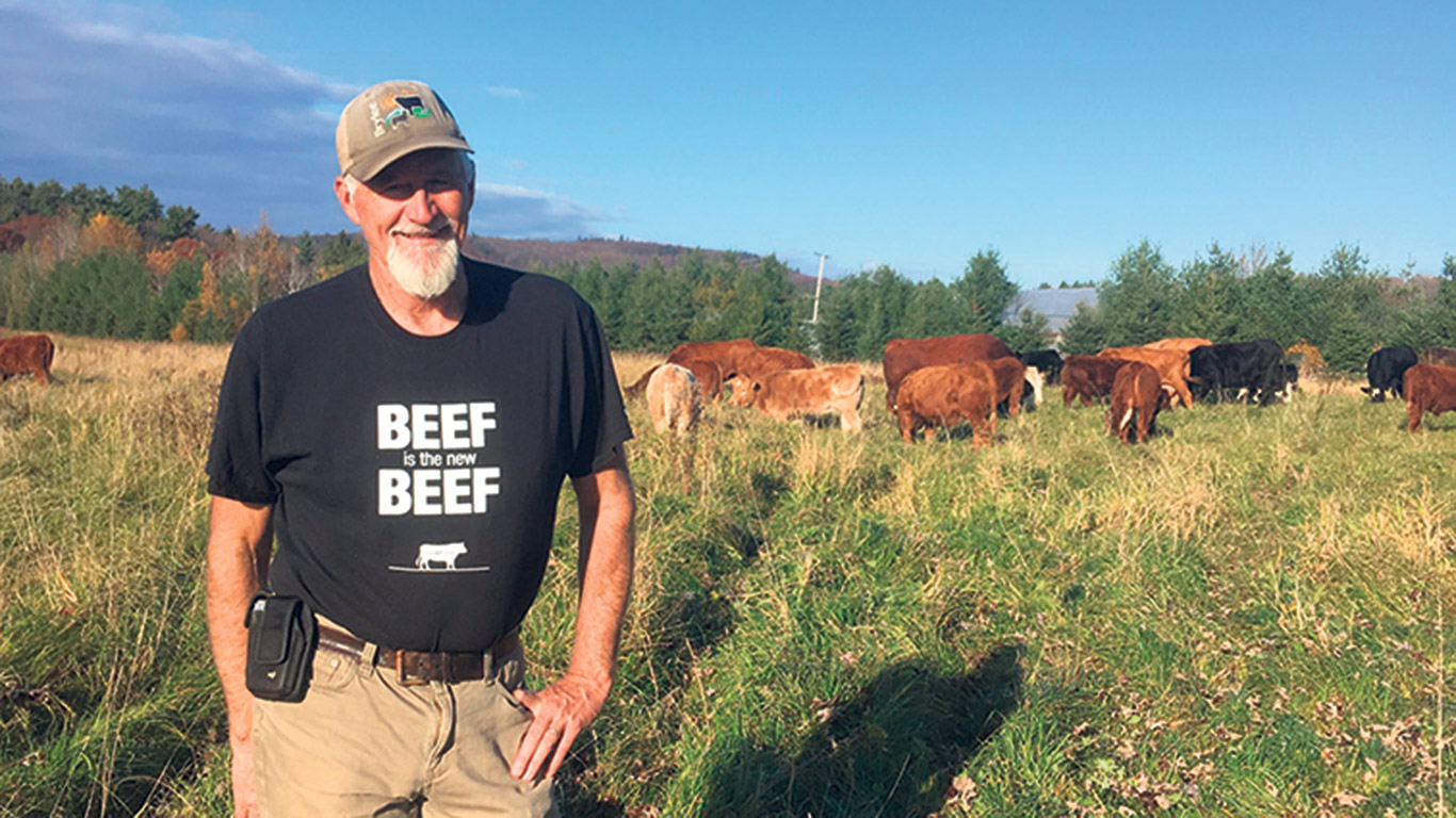 Bryan Maloney affirme que les producteurs vache-veau ne parlent pas assez de rentabilité. Pour freiner la décroissance de cette production, il importe, selon lui, d’améliorer la gestion des élevages et d’accroître les connaissances de mise en marché. Photo : Gracieuseté de la Ferme Brylee