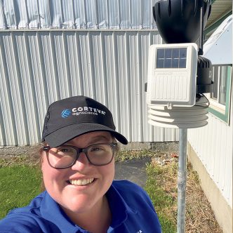 L’agronome Jessica Ethier possède elle-même une station météo reliée à l’application Weatherlink. Photo : Gracieuseté de Jessica Ethier
