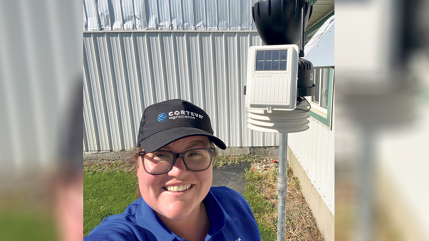 L’agronome Jessica Ethier possède elle-même une station météo reliée à l’application Weatherlink. Photo : Gracieuseté de Jessica Ethier