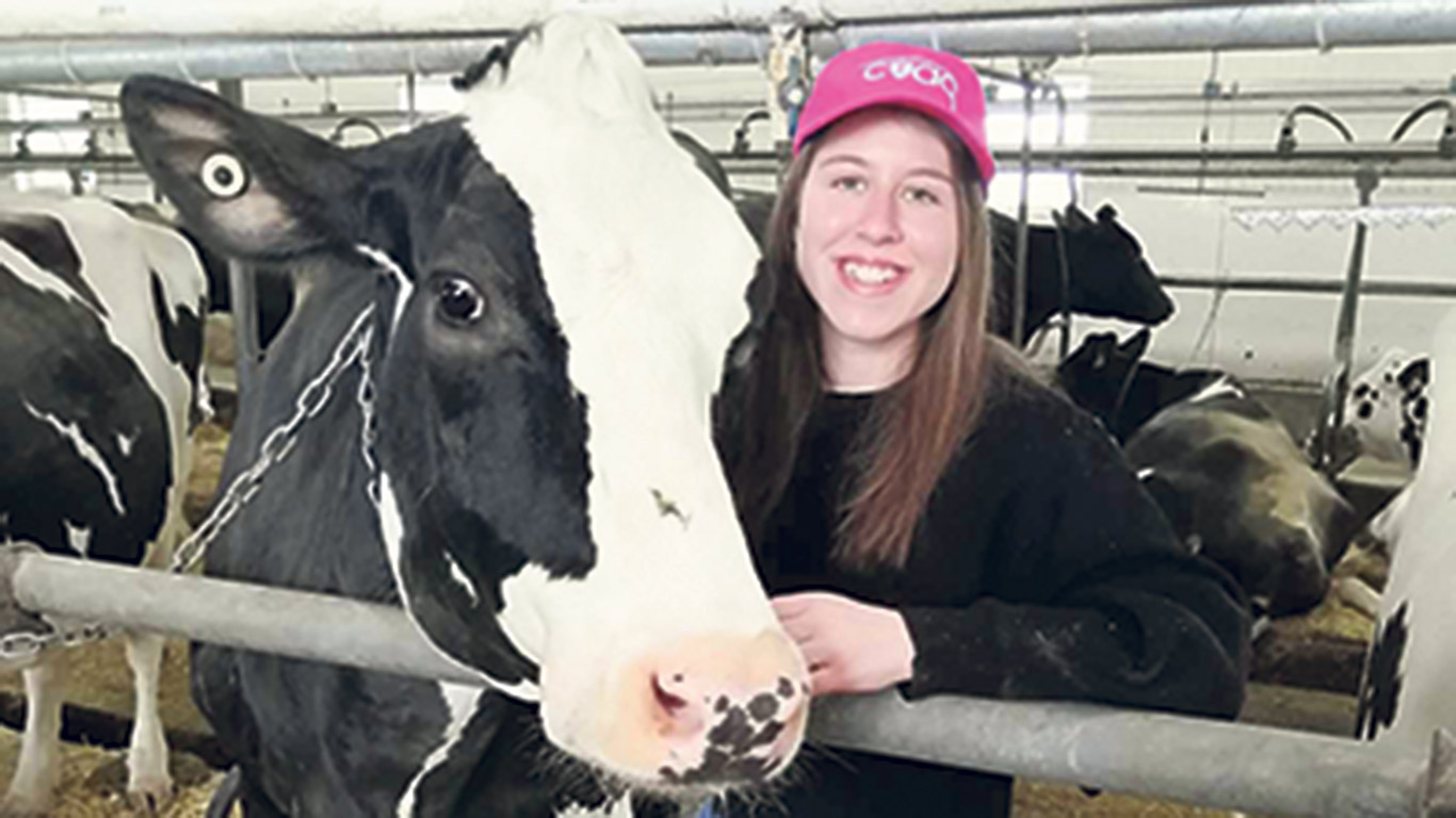 Pour Anne-Marie Roy, les métiers de conseillère en financement et de productrice laitière sont complémentaires. Photo : Gracieuseté d’École-O-Champ