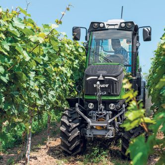 Les tracteurs de la série 200 conviennent très bien pour le travail dans la vigne. Photo : Gracieuseté de Fendt