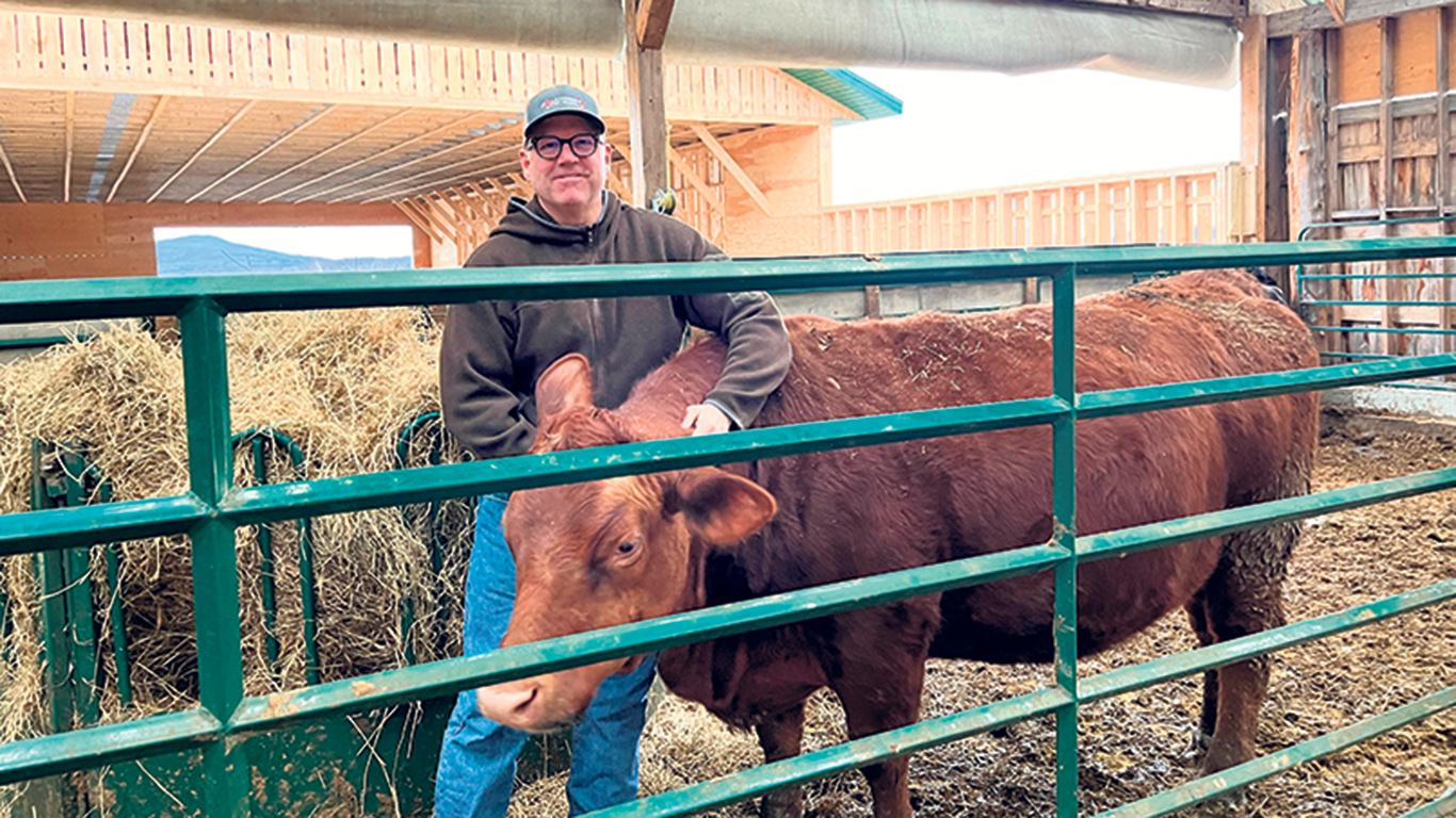 Un producteur de bovins de boucherie de Shefford, en Estrie, Paul Sauvé, estime que les projets de biométhanisation à la ferme comme le sien devraient être reconnus comme activités agricoles. Photo : Gracieuseté de GNR Shefford