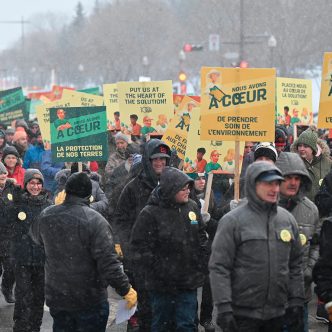 À Québec, en décembre 2023 et en marge de son 99e congrès général, l’UPA a organisé une marche de solidarité pour la relève agricole et l’avenir de nos fermes. Photo : Archives UPA