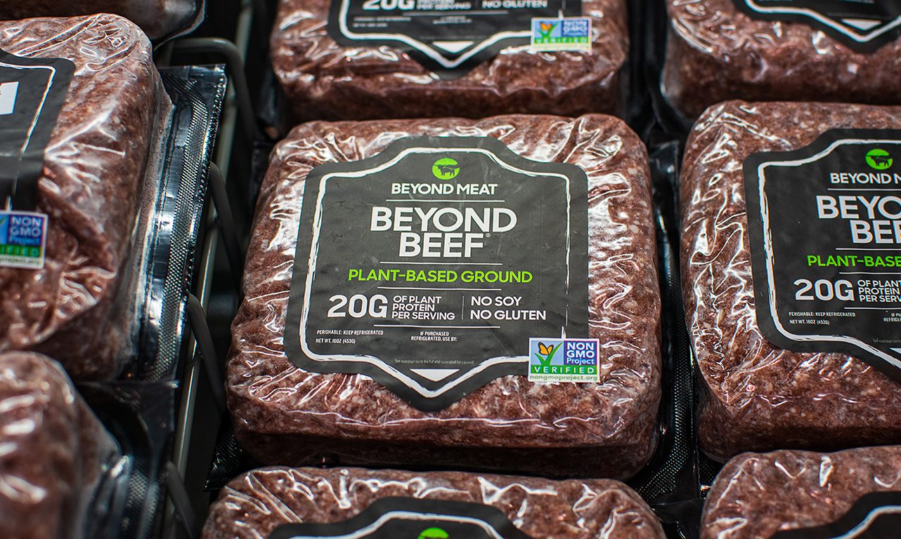 Des entreprises comme Beyond Meat ont fait la une des journaux lorsqu'elles ont lancé des produits, mais l'enthousiasme initial s'est estompé et a donné lieu à une baisse du cours des actions. Photo : Shutterstock