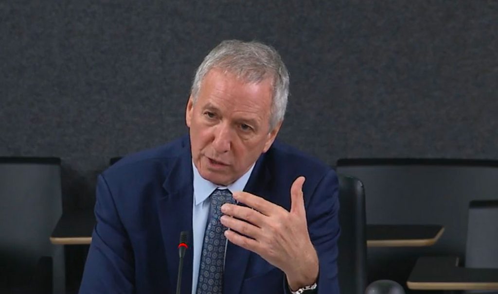 Lors de l’étude des crédits budgétaires, le ministre André Lamontagne a mentionné que 189 entreprises sur 450 ont pu bénéficier de l’aide d’Agri-relance. Photo : Assemblée nationale
